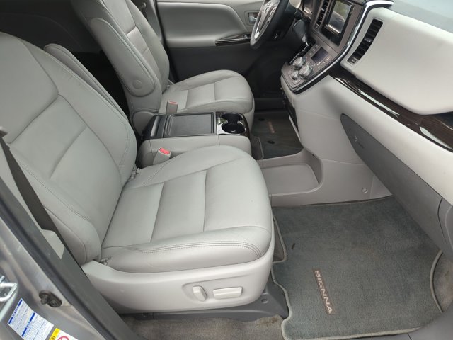 Used 2018 Toyota Sienna XLE AWD/4WD image 22
