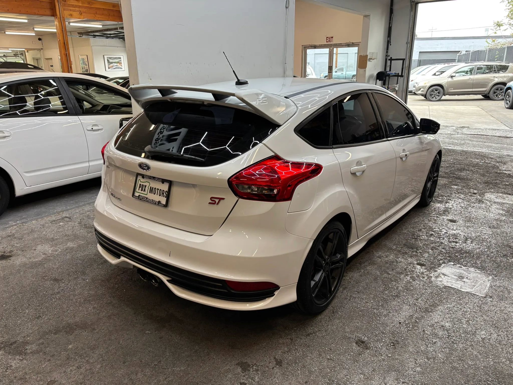 Used 2018 Ford Focus ST w/ Equipment Group 402A FWD image 8
