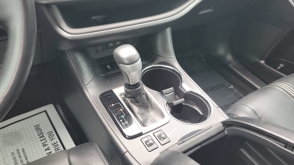 Certified 2018 Toyota Highlander SE FWD image 15