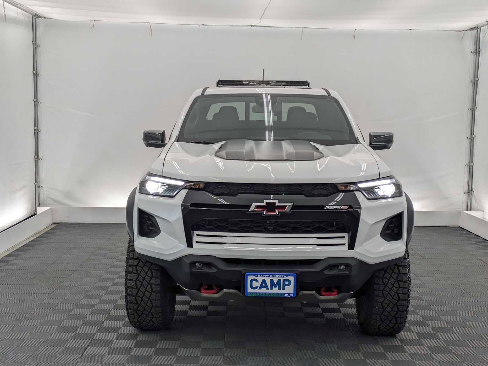 Used 2025 Chevrolet Colorado ZR2 w/ Midnight Edition AWD/4WD image 9