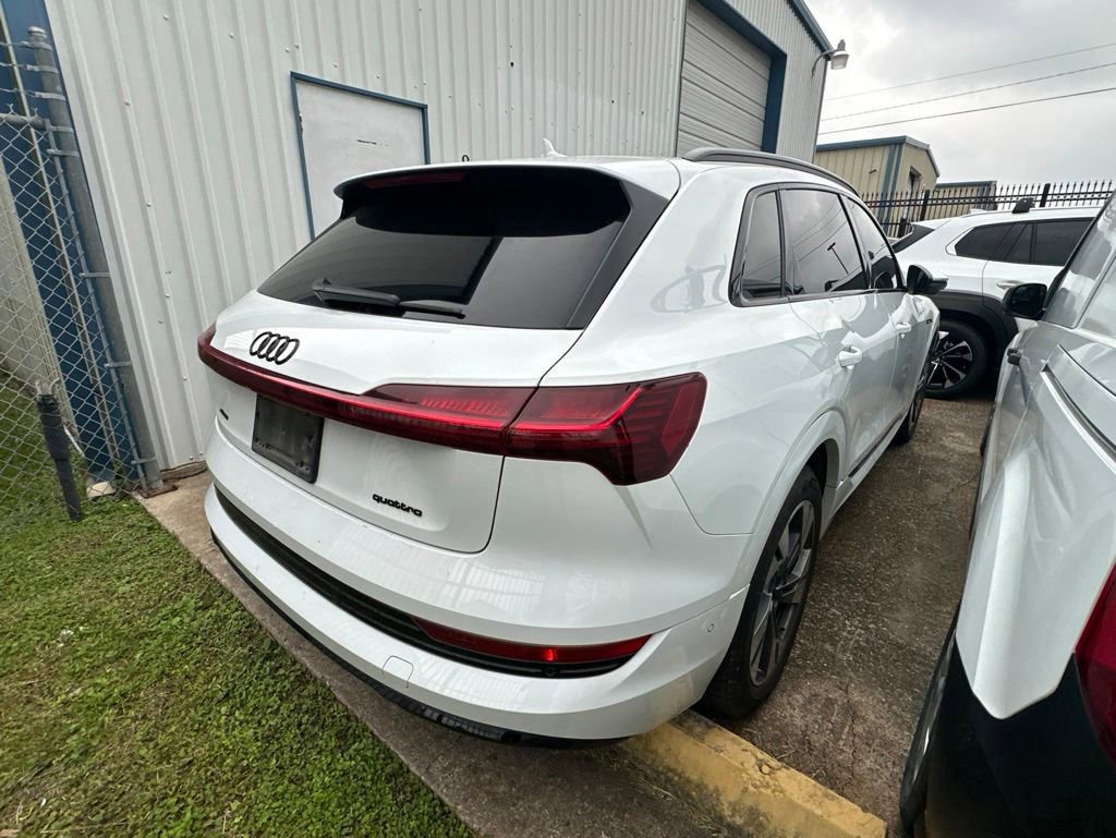 Used 2022 Audi e-tron Premium AWD/4WD image 4