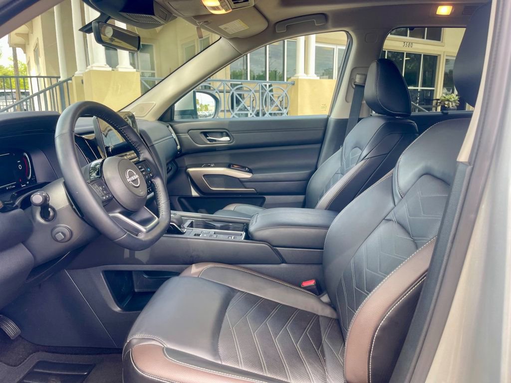 Used 2024 Nissan Pathfinder Platinum w/ Cargo Package image 11