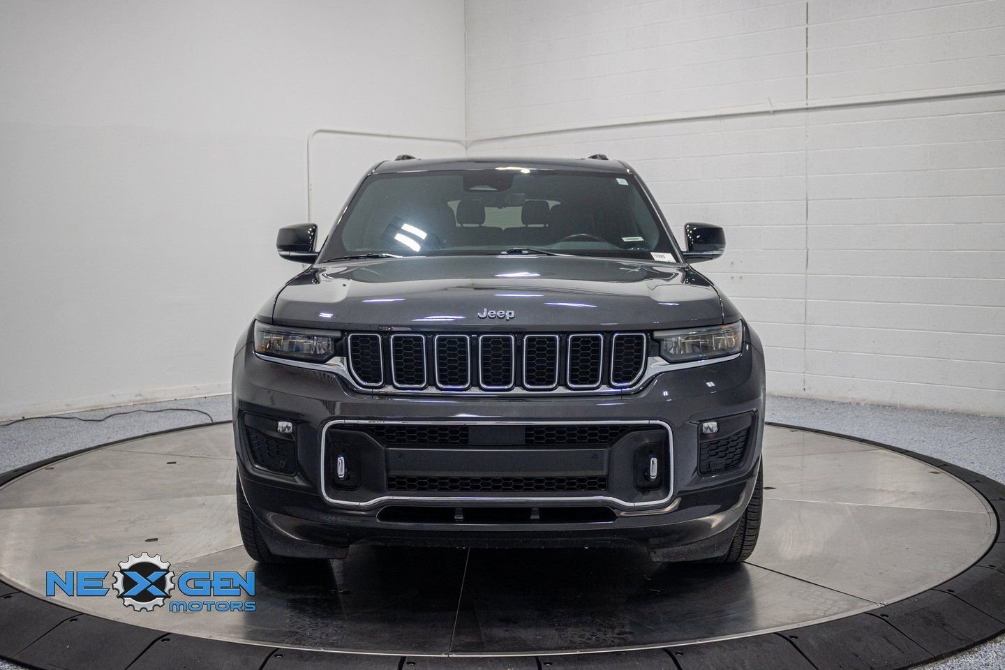 Used 2021 Jeep Grand Cherokee L Overland w/ Luxury Tech Group IV AWD/4WD image 2