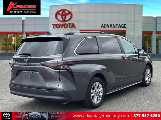 Used 2025 Toyota Sienna XLE w/ XLE Plus Package AWD/4WD image 7