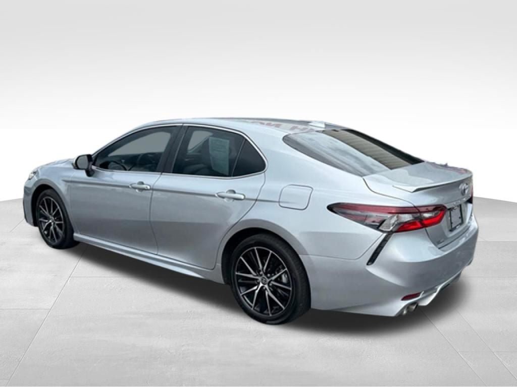 Used 2024 Toyota Camry SE w/ Cold Weather Package FWD image 5