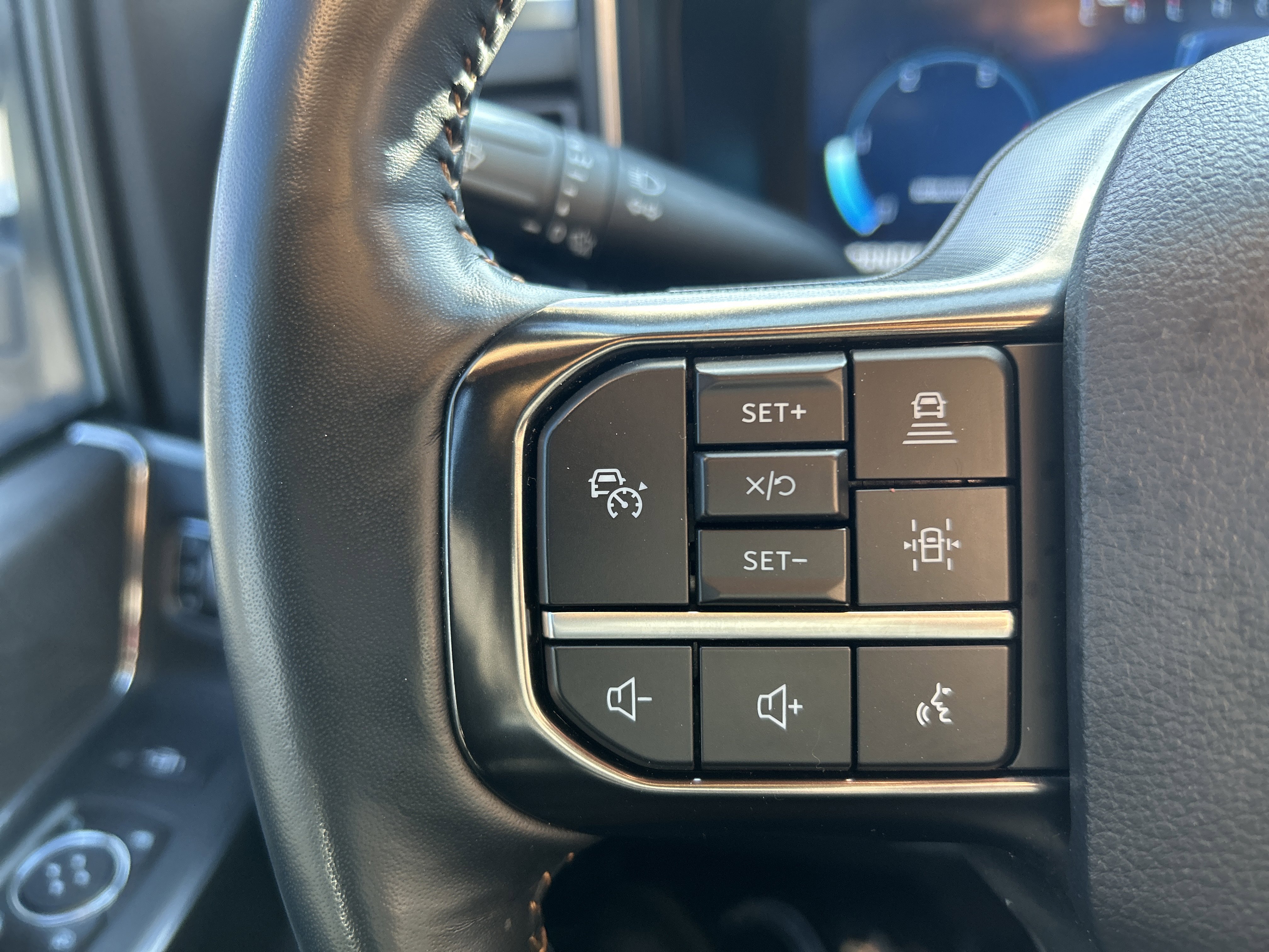 Certified 2024 Ford F350 Platinum w/ Tremor Off-Road Package image 17