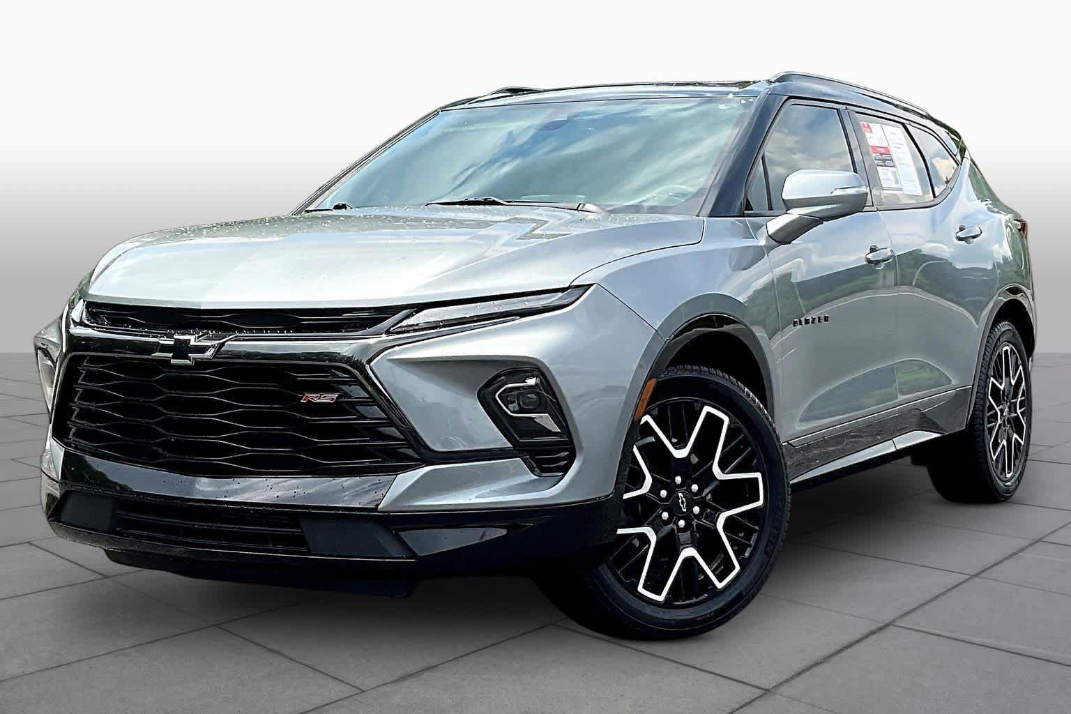 Used 2023 Chevrolet Blazer RS w/ Enhanced Convenience Package FWD image 2