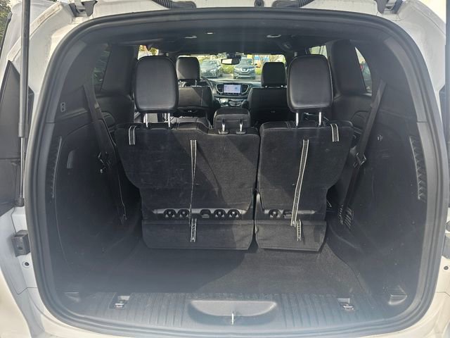 Used 2025 Chrysler Pacifica Select image 11