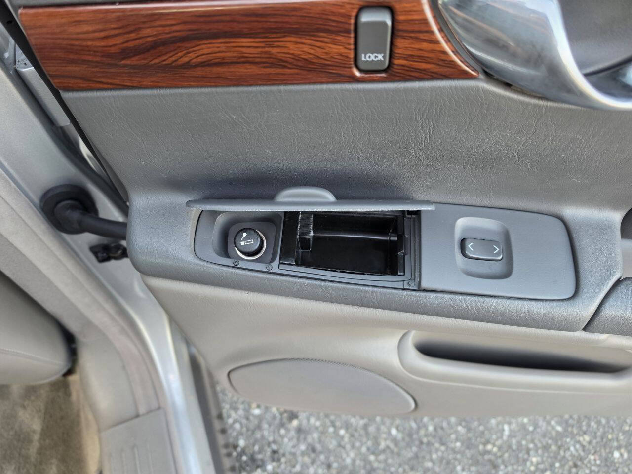 Used 2000 Cadillac De Ville FWD image 32