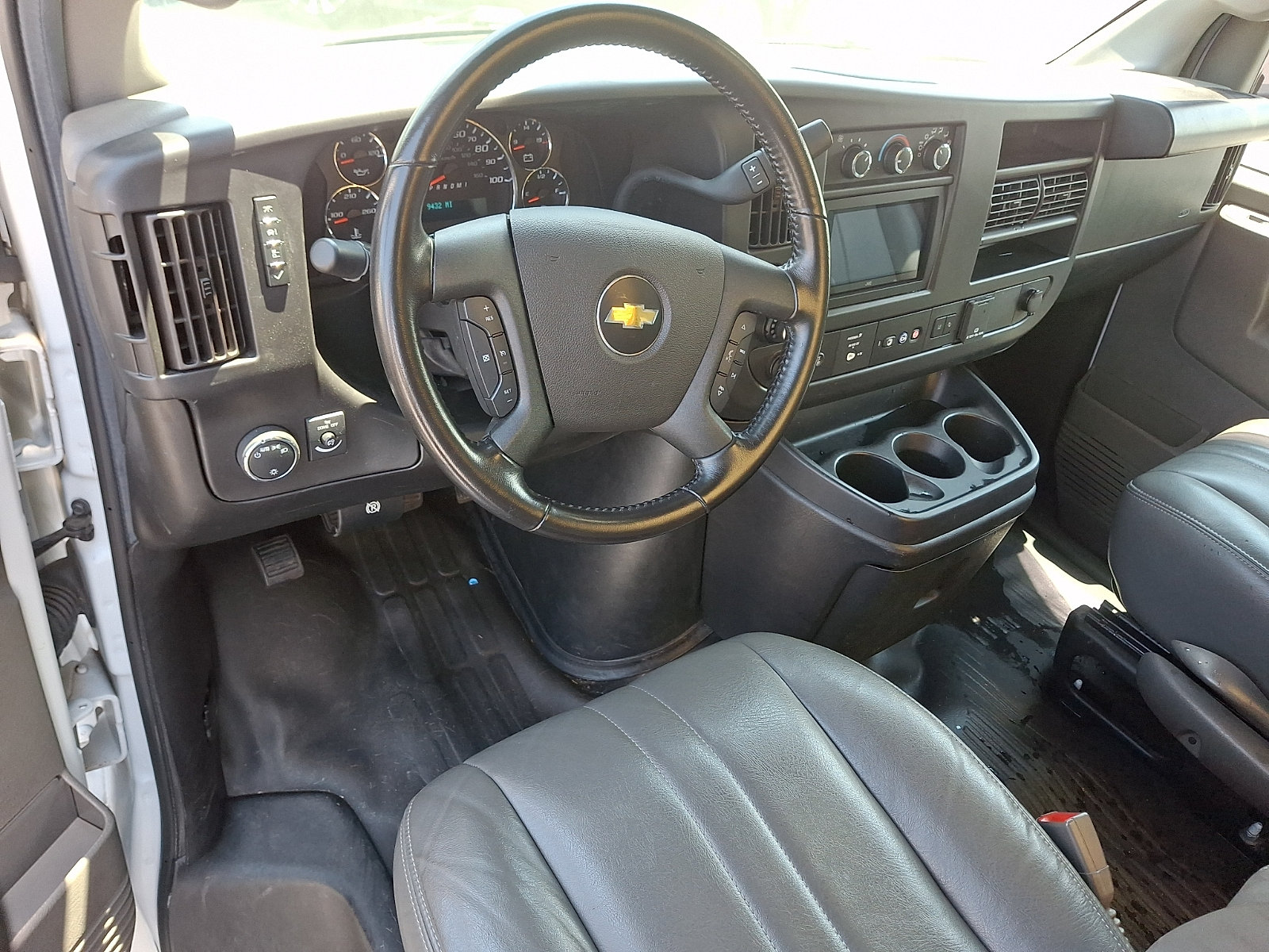 Used 2022 Chevrolet Express 3500 w/ Power Convenience Package RWD image 13