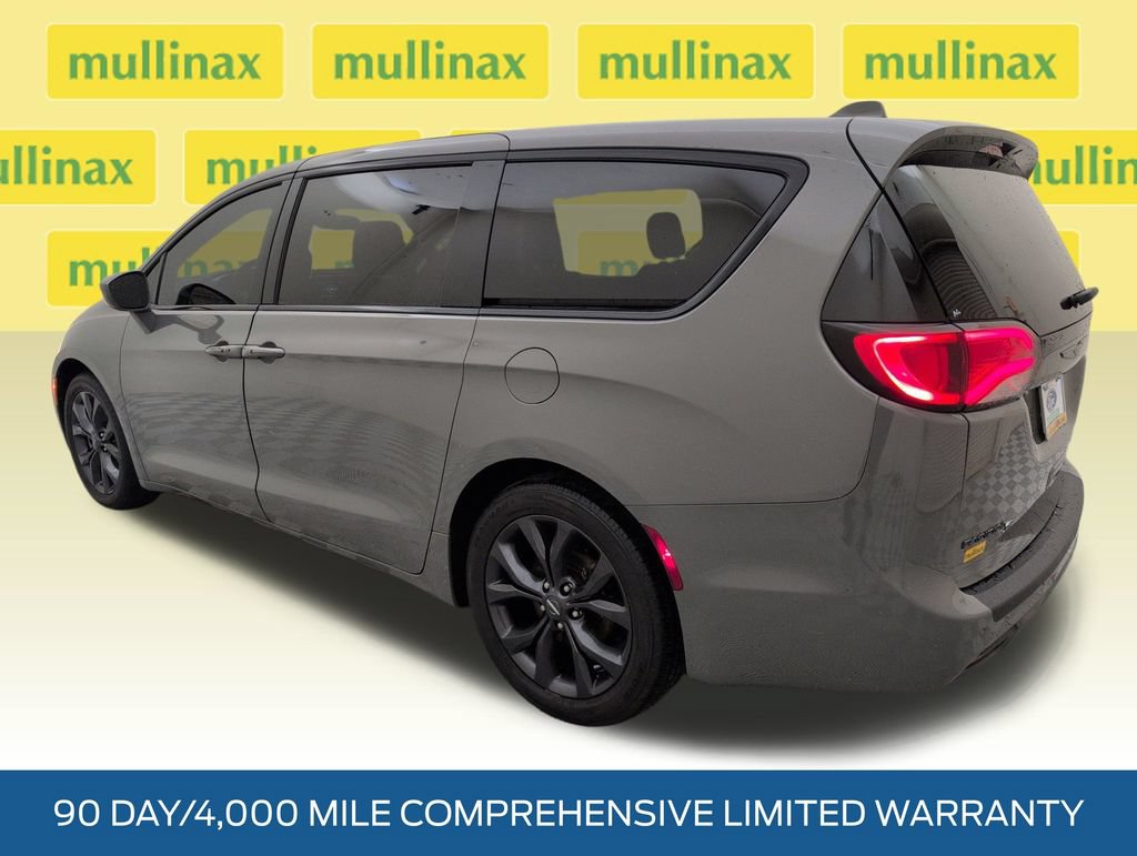 Used 2020 Chrysler Pacifica Touring w/ S Appearance Package FWD image 9