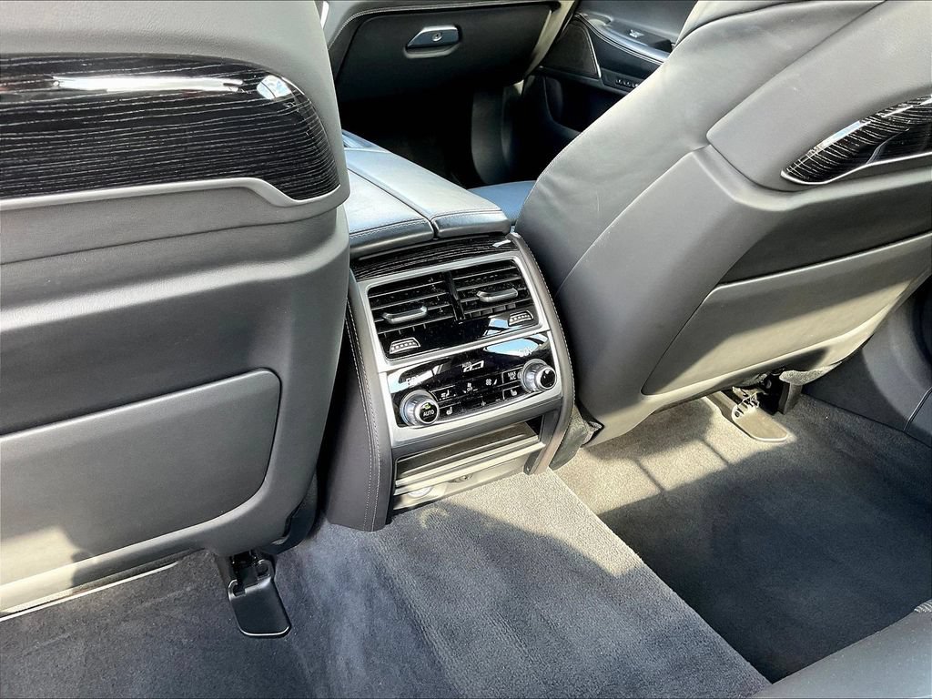Used 2022 BMW 750Li xDrive AWD/4WD image 10