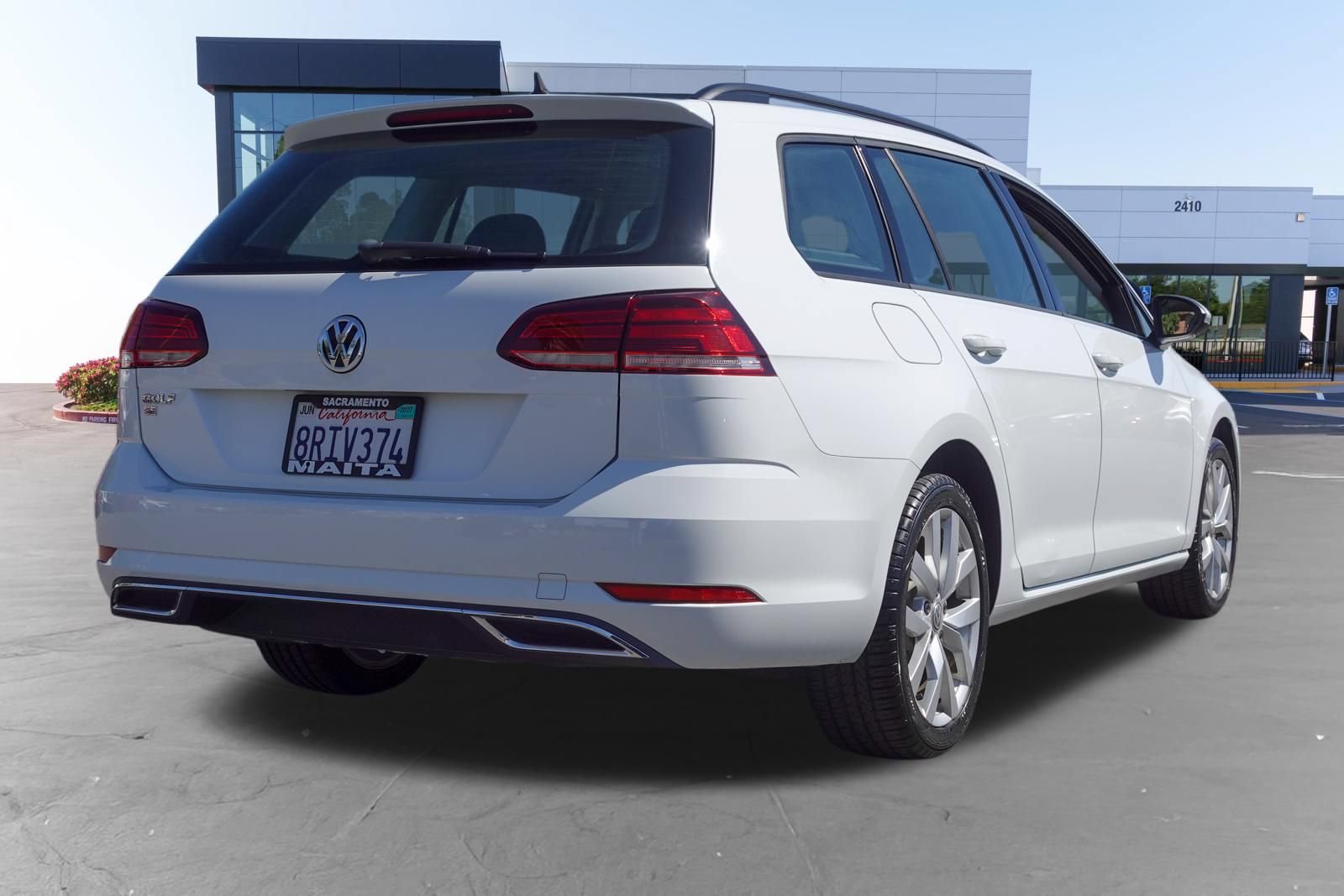 Used 2019 Volkswagen Golf SE FWD image 3