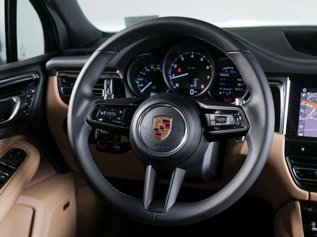 Certified 2025 Porsche Macan image 15