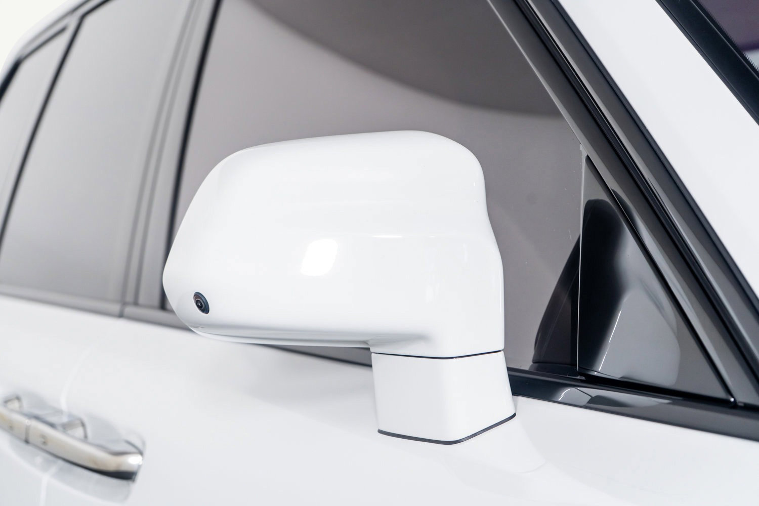 Used 2023 Rolls-Royce Cullinan Black Badge image 24