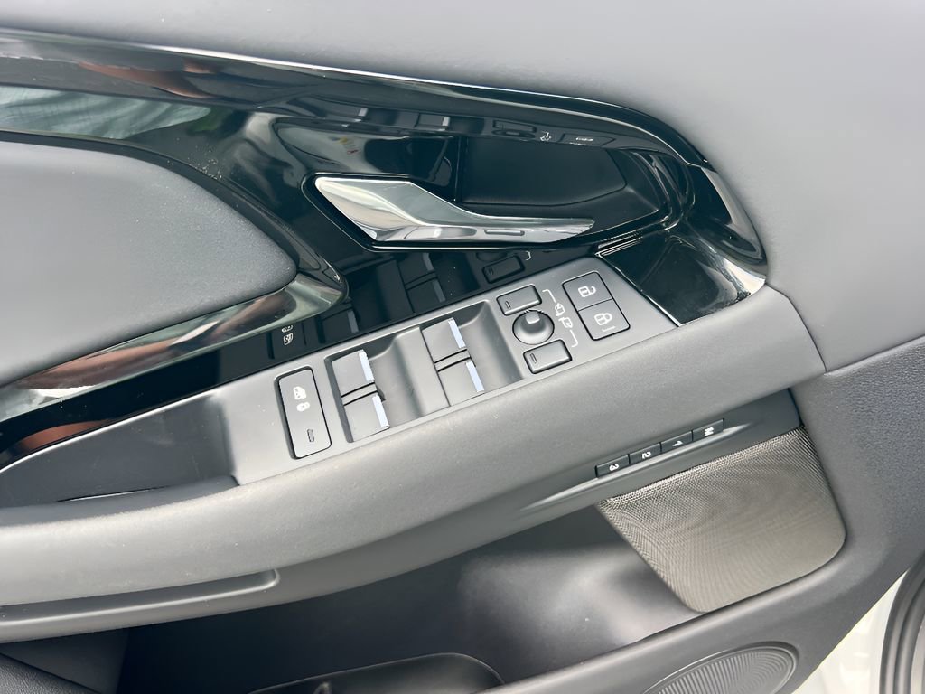 Used 2025 Land Rover Range Rover Evoque Dynamic SE image 20