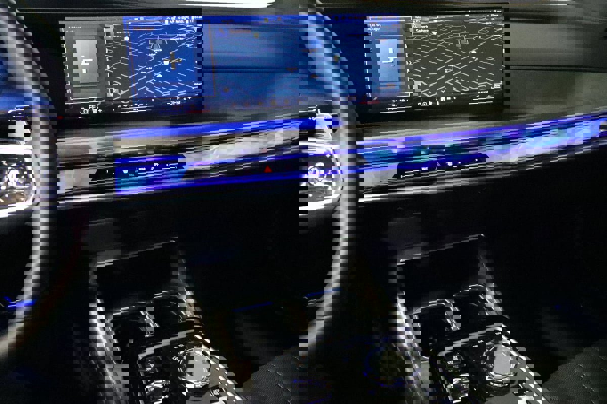 Used 2023 BMW 760i xDrive image 49