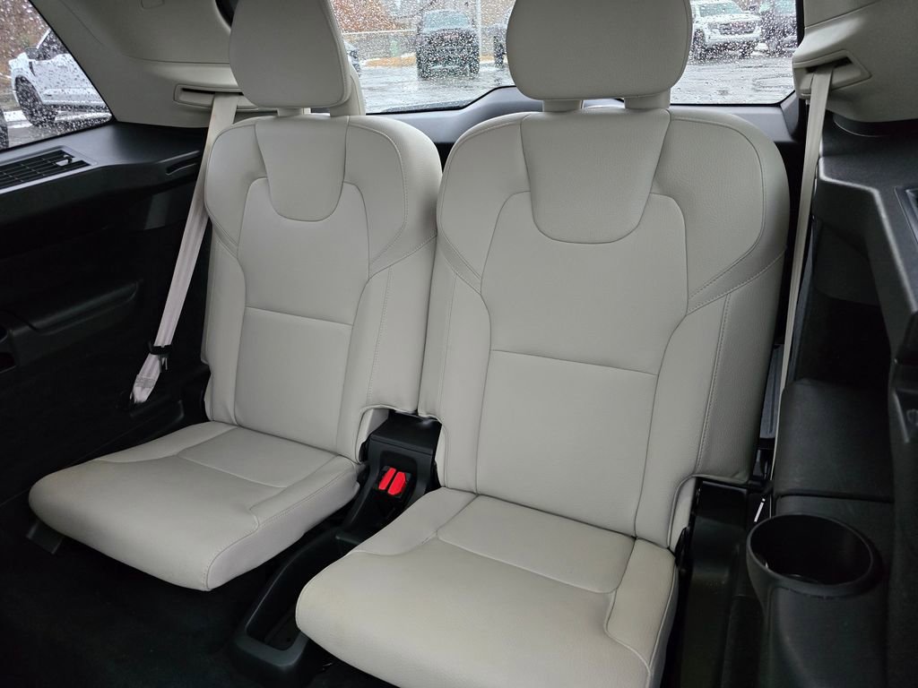 Used 2023 Volvo XC90 B6 Plus w/ Protection Package Premier image 12