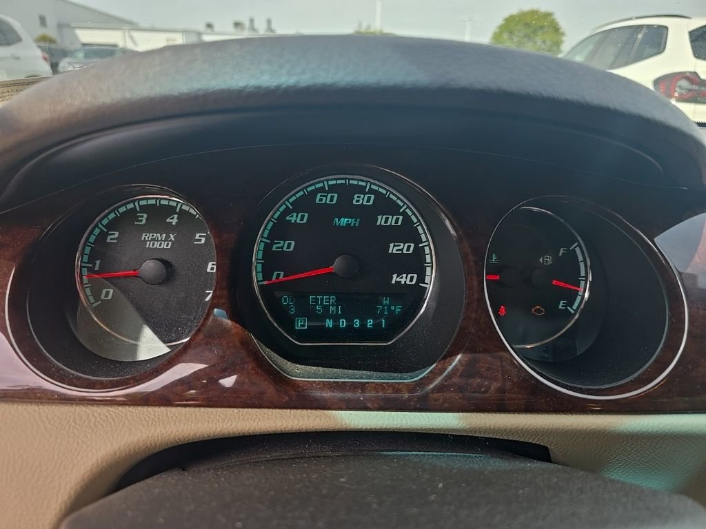 Used 2011 Buick Lucerne CX image 15