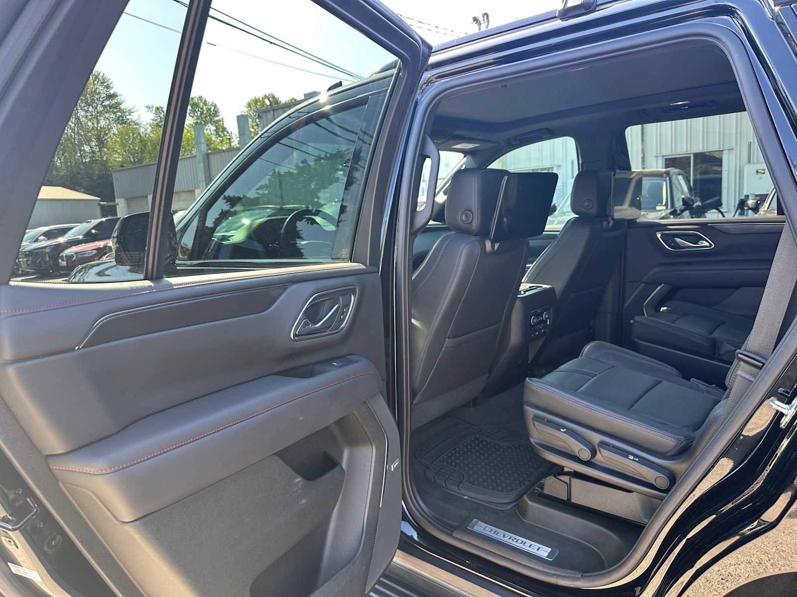 Used 2021 Chevrolet Tahoe RST w/ Luxury Package AWD/4WD image 16