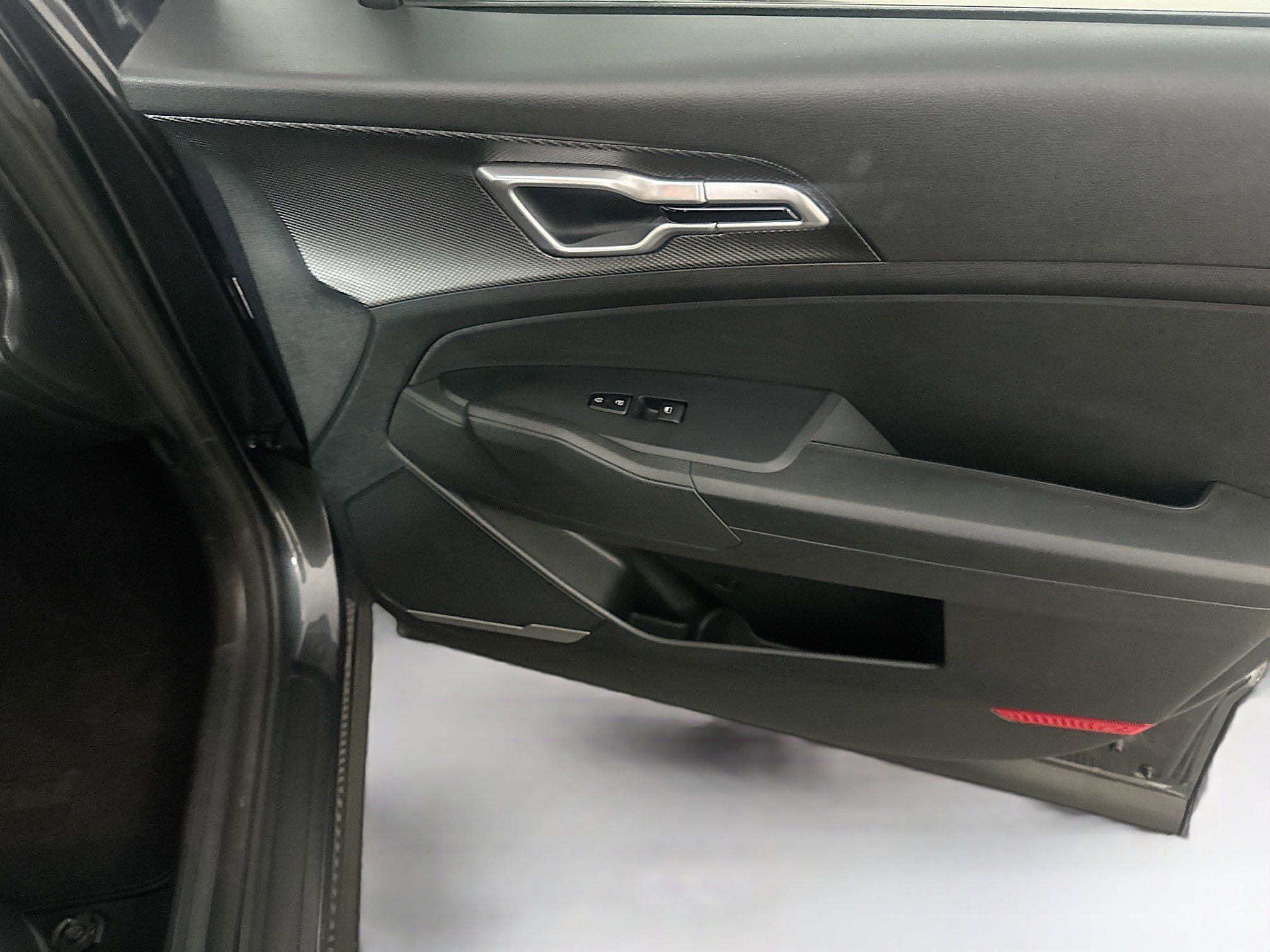 Used 2025 Kia Sportage LX image 30