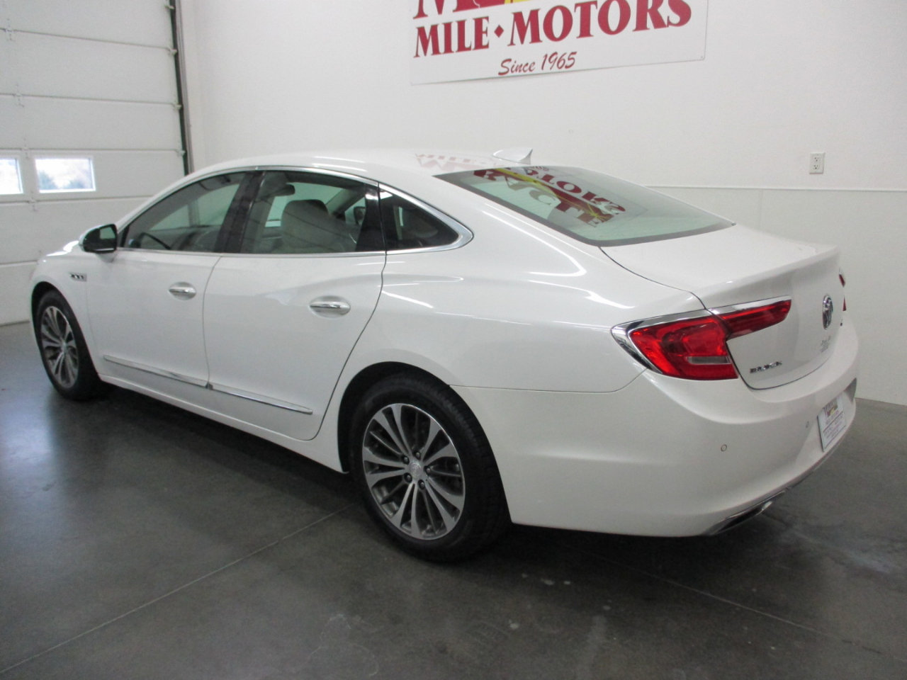 Used 2017 Buick LaCrosse Preferred image 4