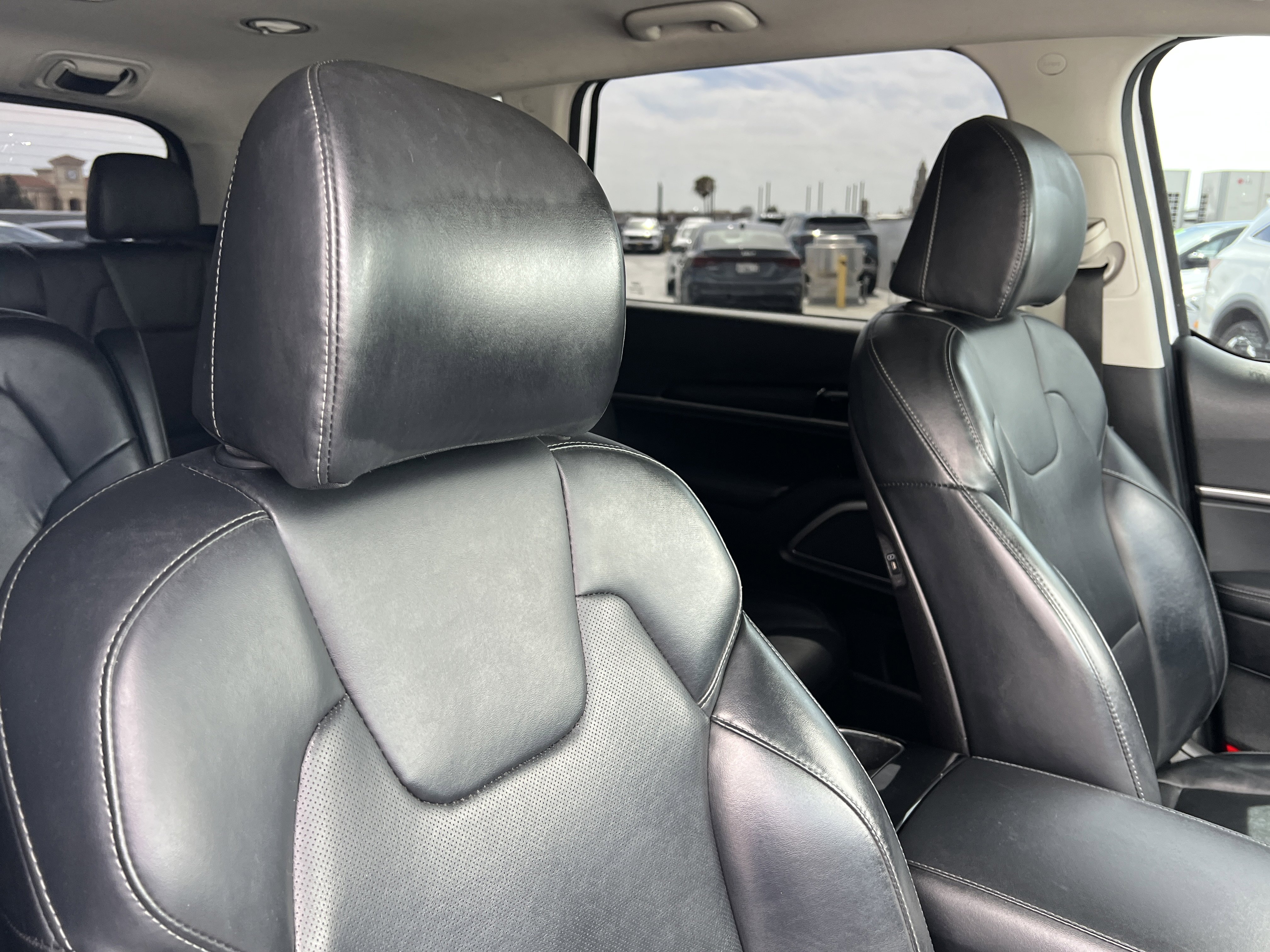 Certified 2023 Kia Telluride S image 16