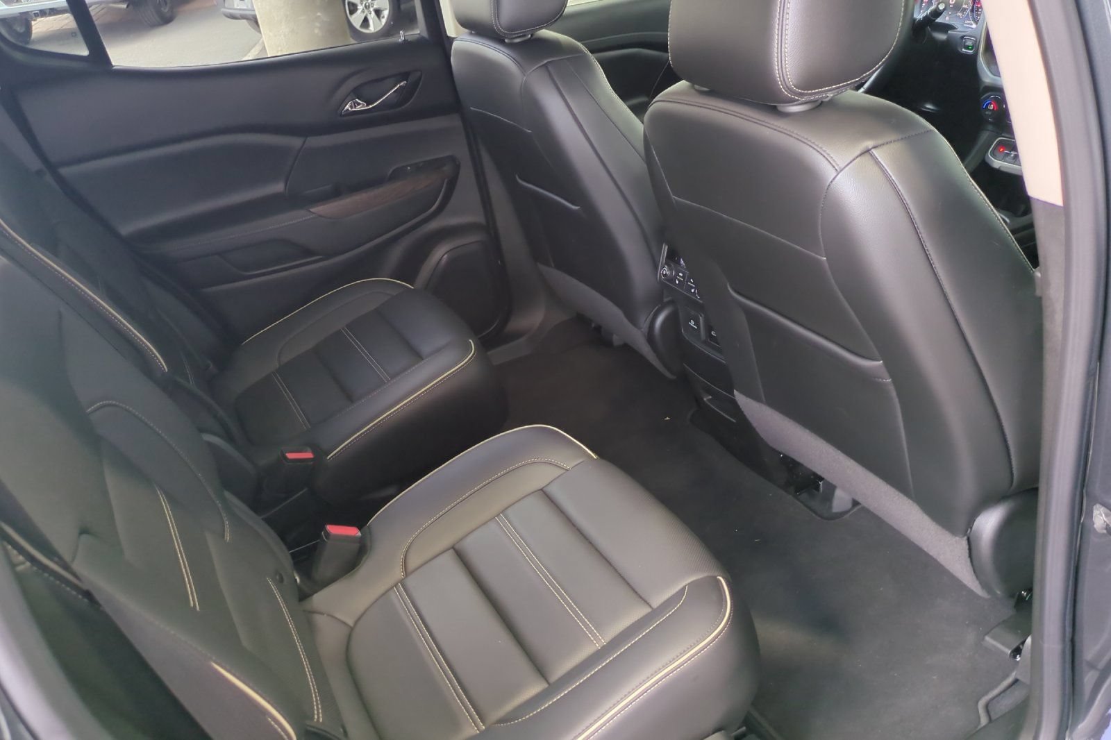 Used 2023 GMC Acadia Denali w/ Denali Ultimate Package AWD/4WD image 18