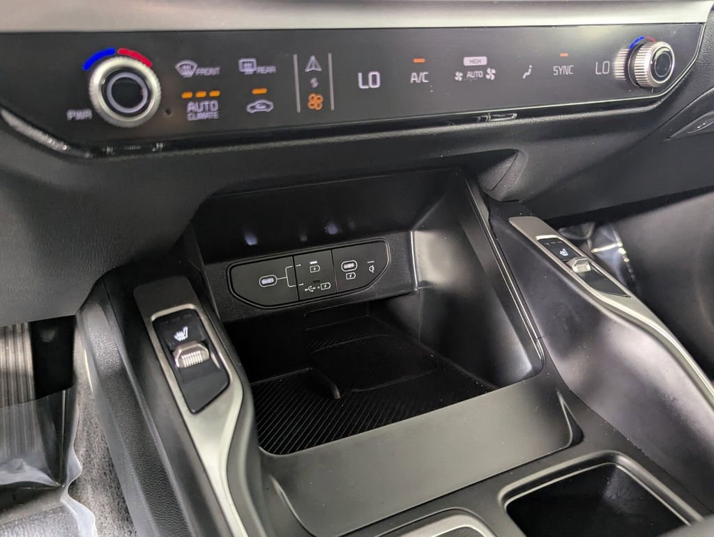 Used 2025 Kia Sorento EX w/ Panoramic Sunroof Package image 22