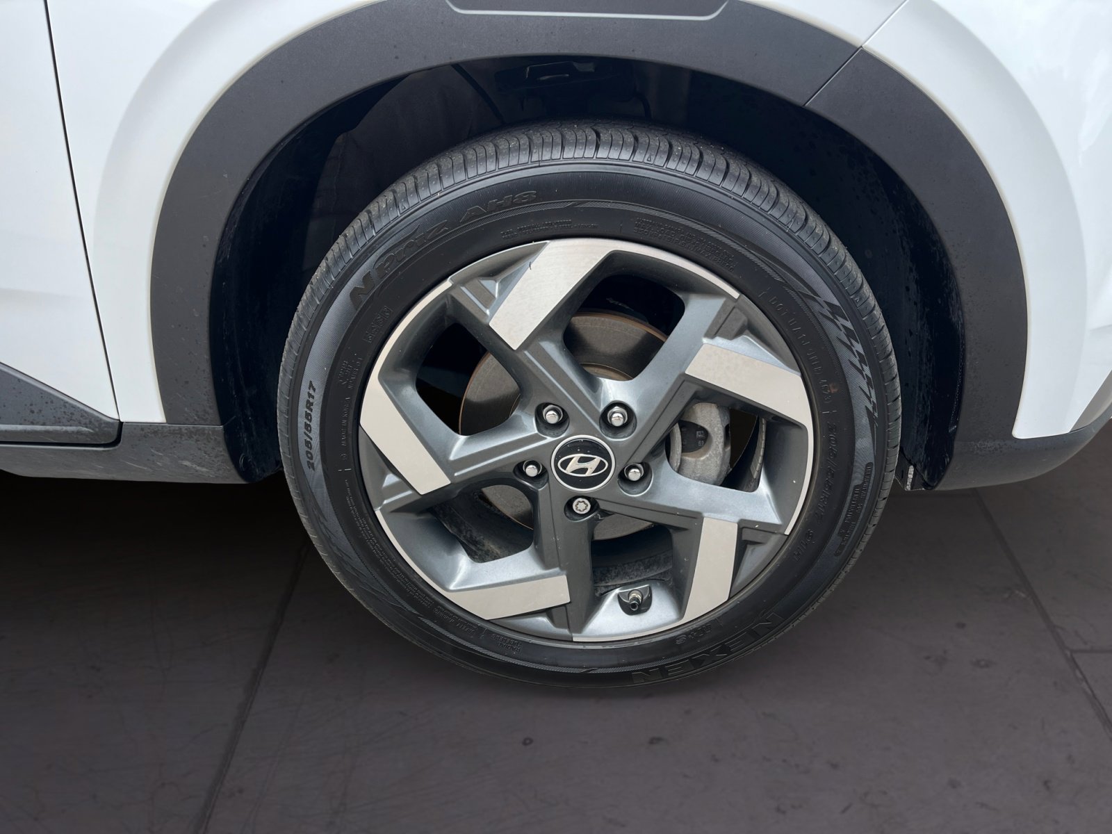 Used 2024 Hyundai Venue SEL image 17