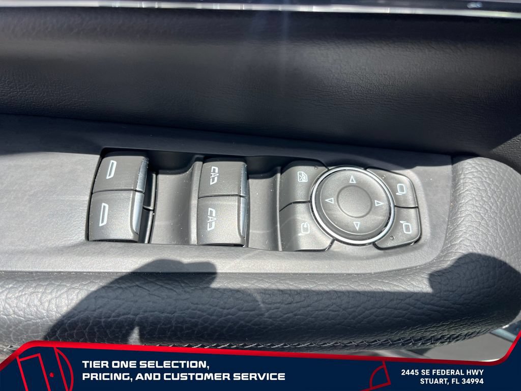 Used 2025 GMC Yukon Denali AWD/4WD image 12