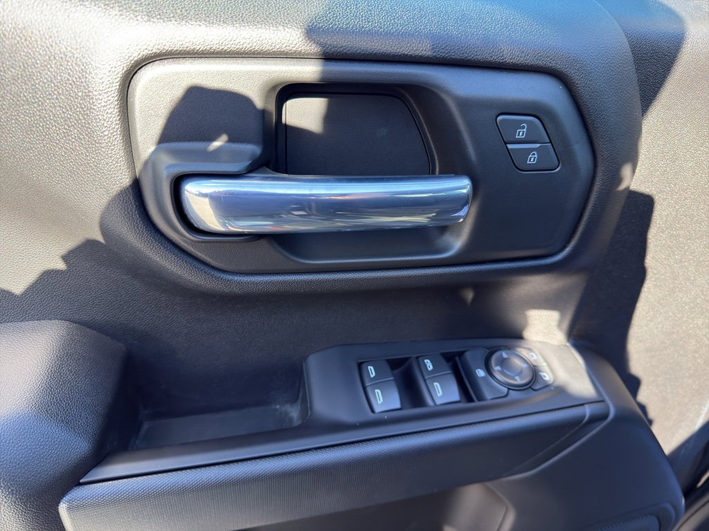 Used 2023 Chevrolet Silverado 1500 Custom image 10