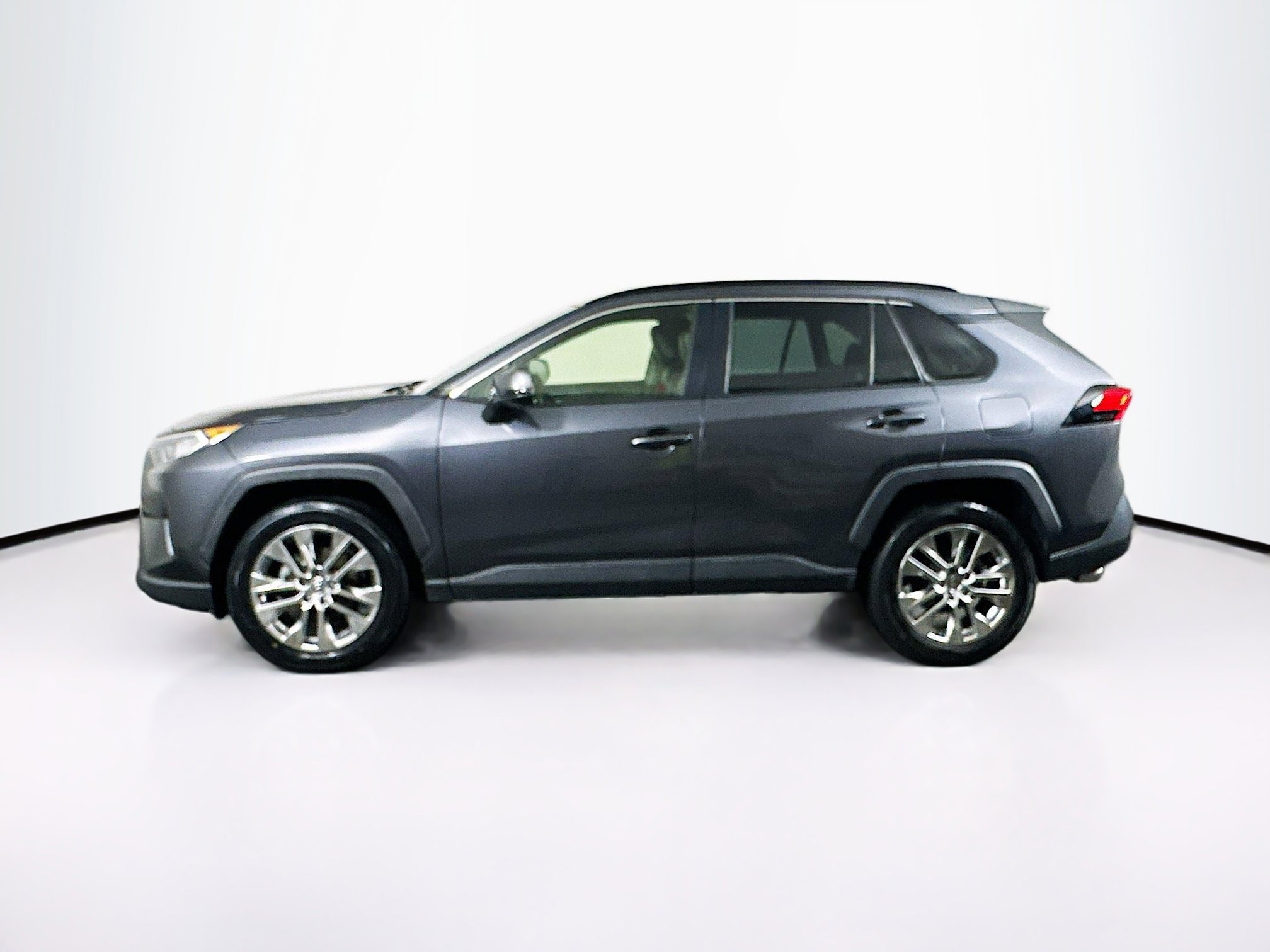 Used 2019 Toyota RAV4 XLE Premium w/ Cold Weather Package image 4