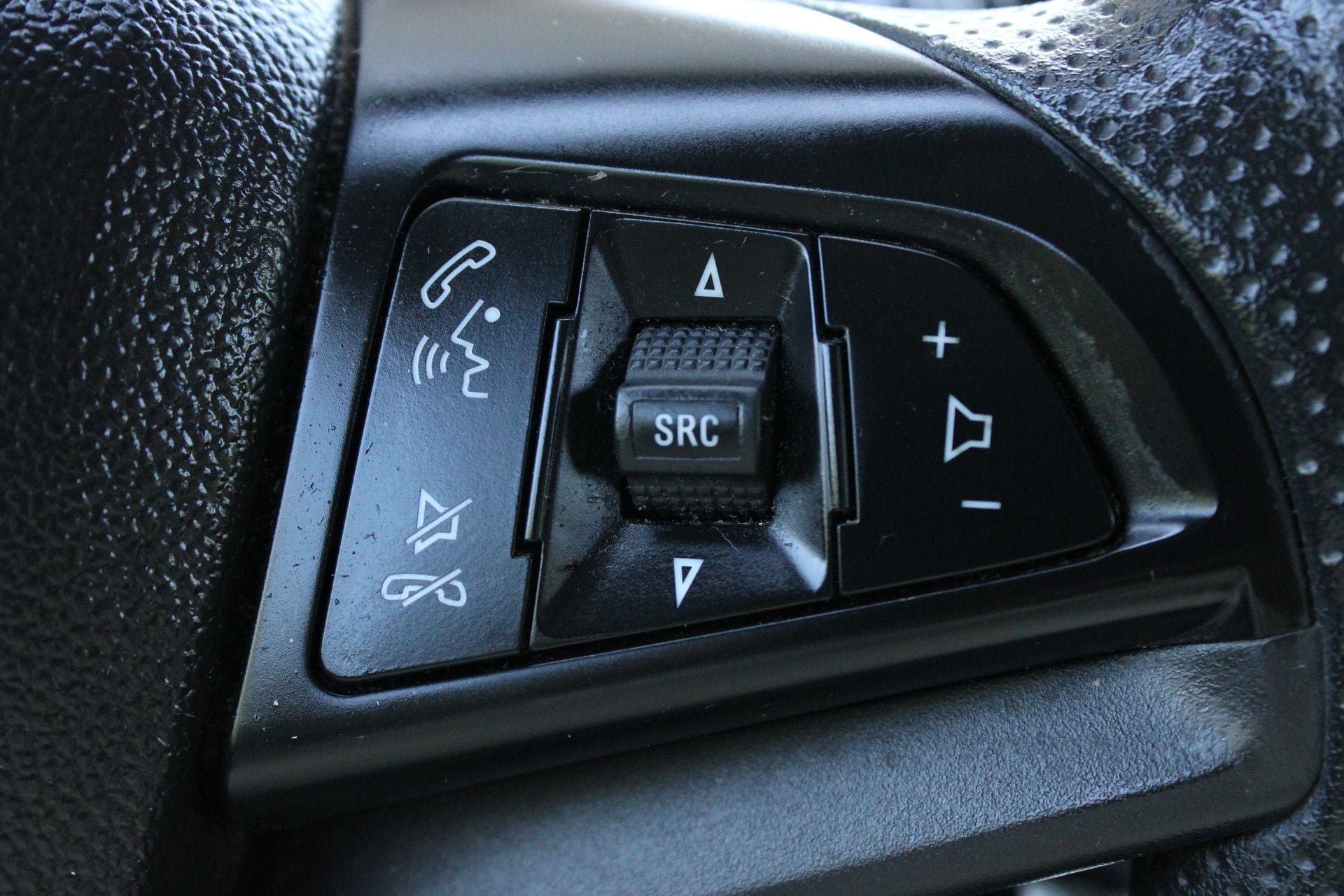 Used 2020 Chevrolet Trax LS AWD/4WD image 25