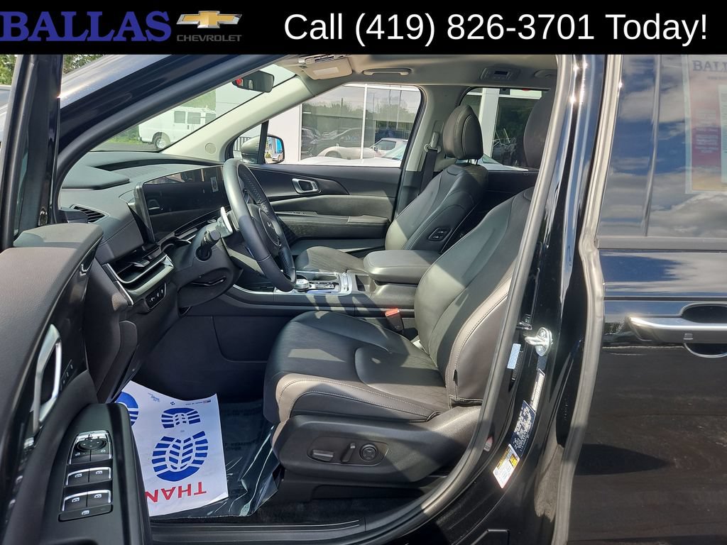 Used 2026 Kia Carnival SX w/ SX Dark Edition Package FWD image 9