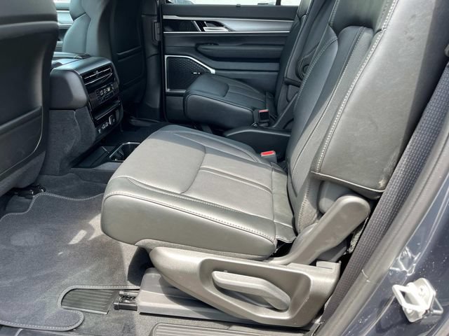 New 2025 Jeep Wagoneer L Series II w/ Convenience Group I AWD/4WD image 7