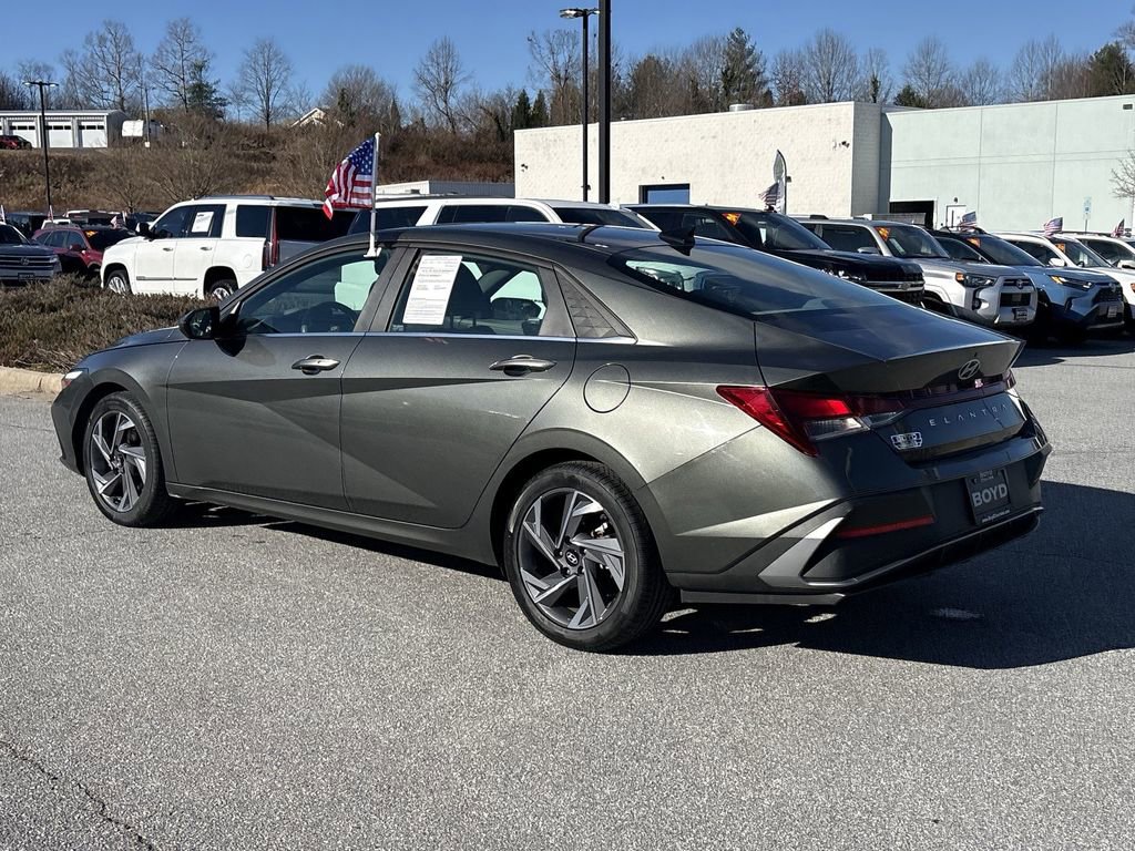 Used 2025 Hyundai Elantra SEL image 8