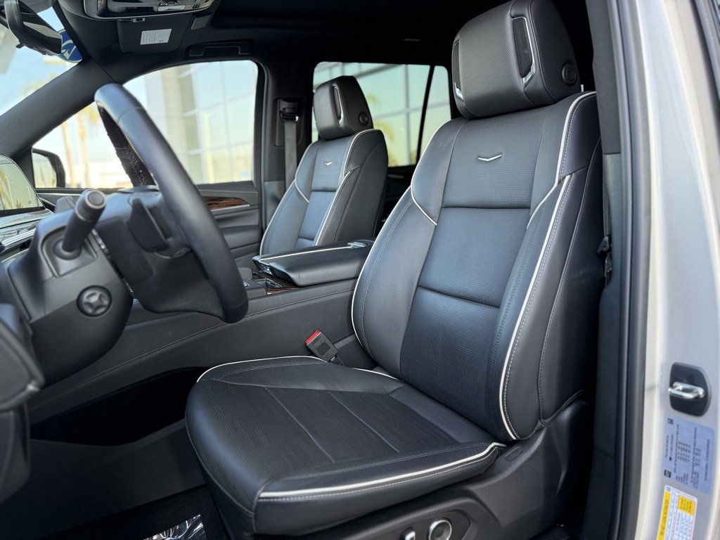 Used 2023 Cadillac Escalade Premium Luxury image 10