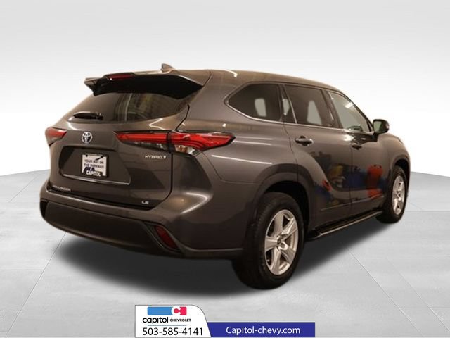 Used 2022 Toyota Highlander LE AWD/4WD image 2