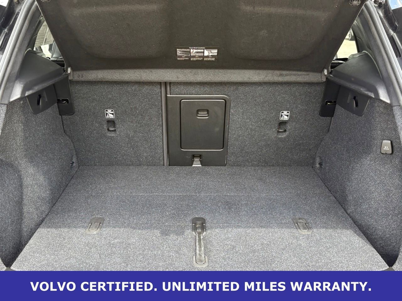 Certified 2024 Volvo XC40 B5 Plus image 37
