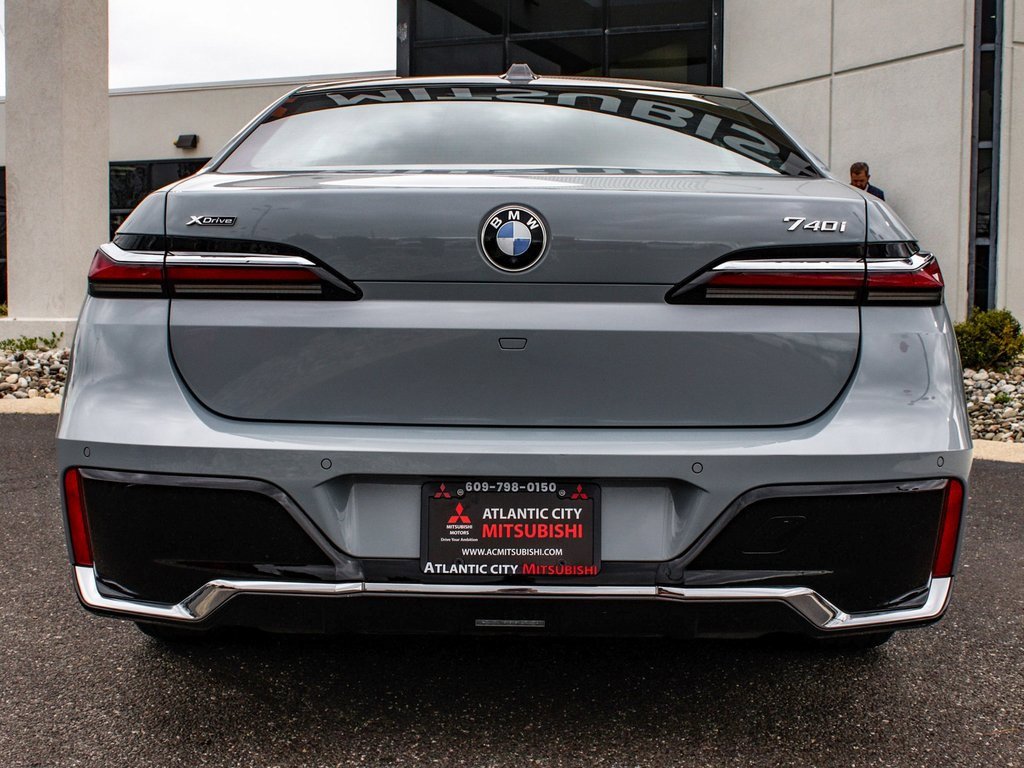 Used 2025 BMW 740i xDrive image 5