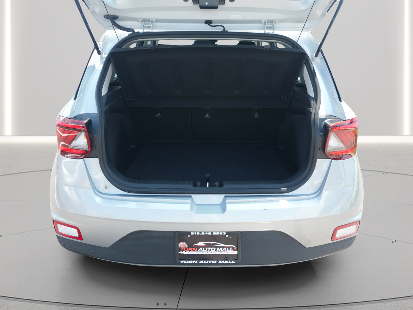 Used 2025 Hyundai Venue SEL FWD image 9