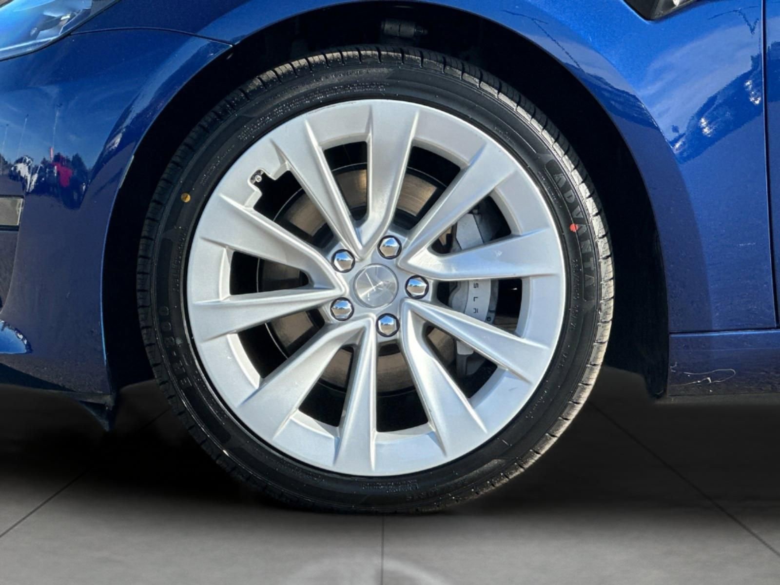 Used 2023 Tesla Model 3 Standard Range image 23