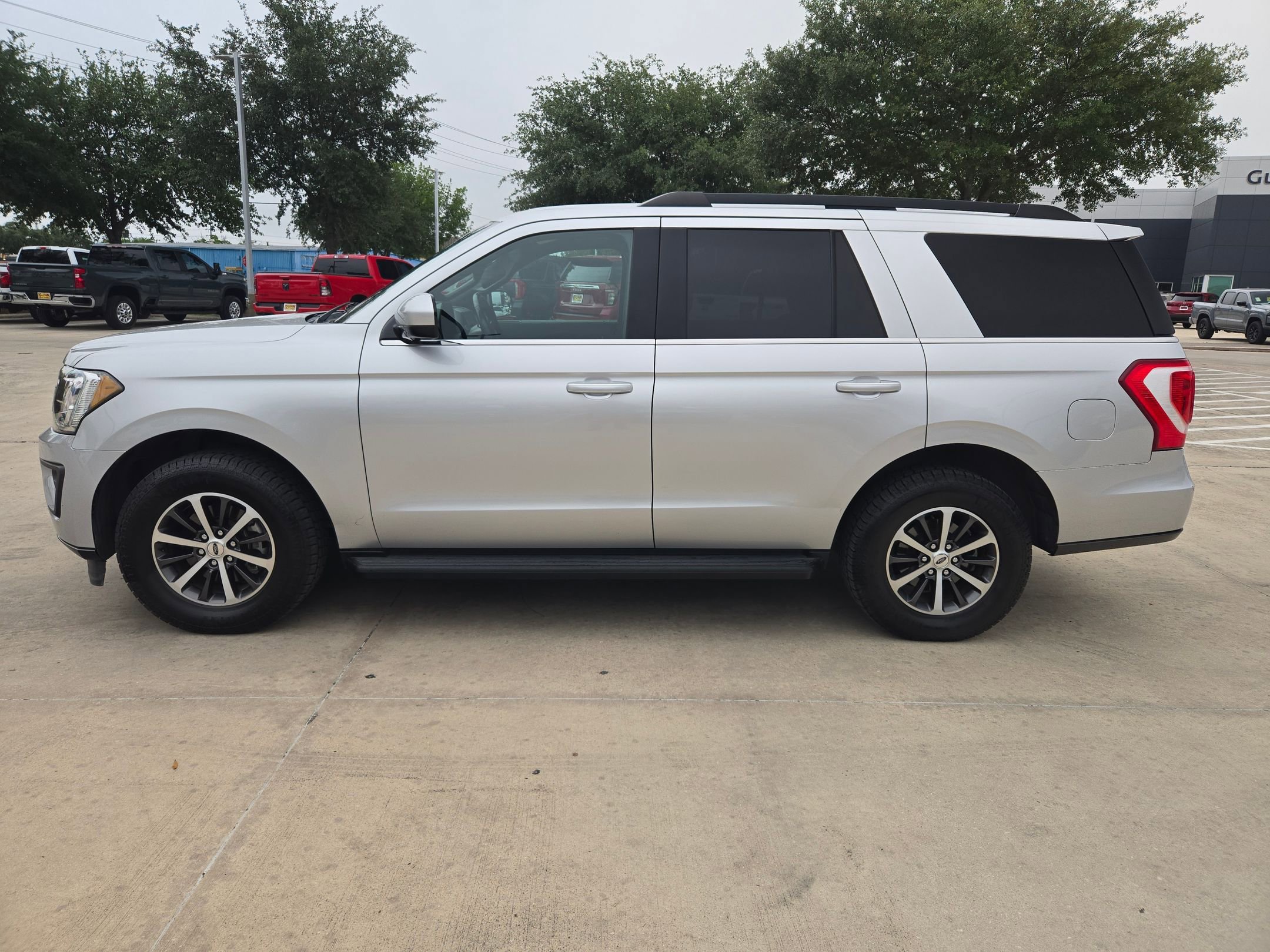 Used 2018 Ford Expedition XLT RWD image 6