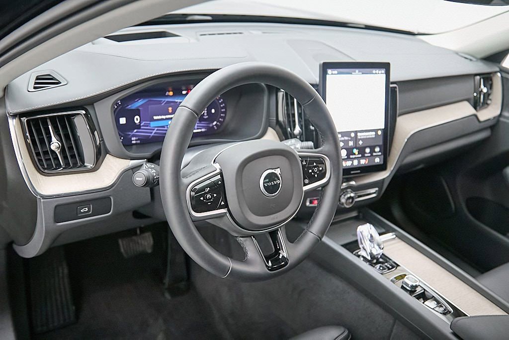 New 2026 Volvo XC60 B5 Ultra w/ Protection Package Premier image 13