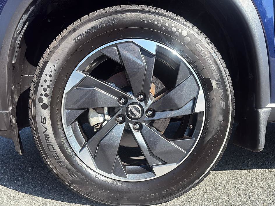 Certified 2025 Nissan Rogue SV AWD/4WD image 9
