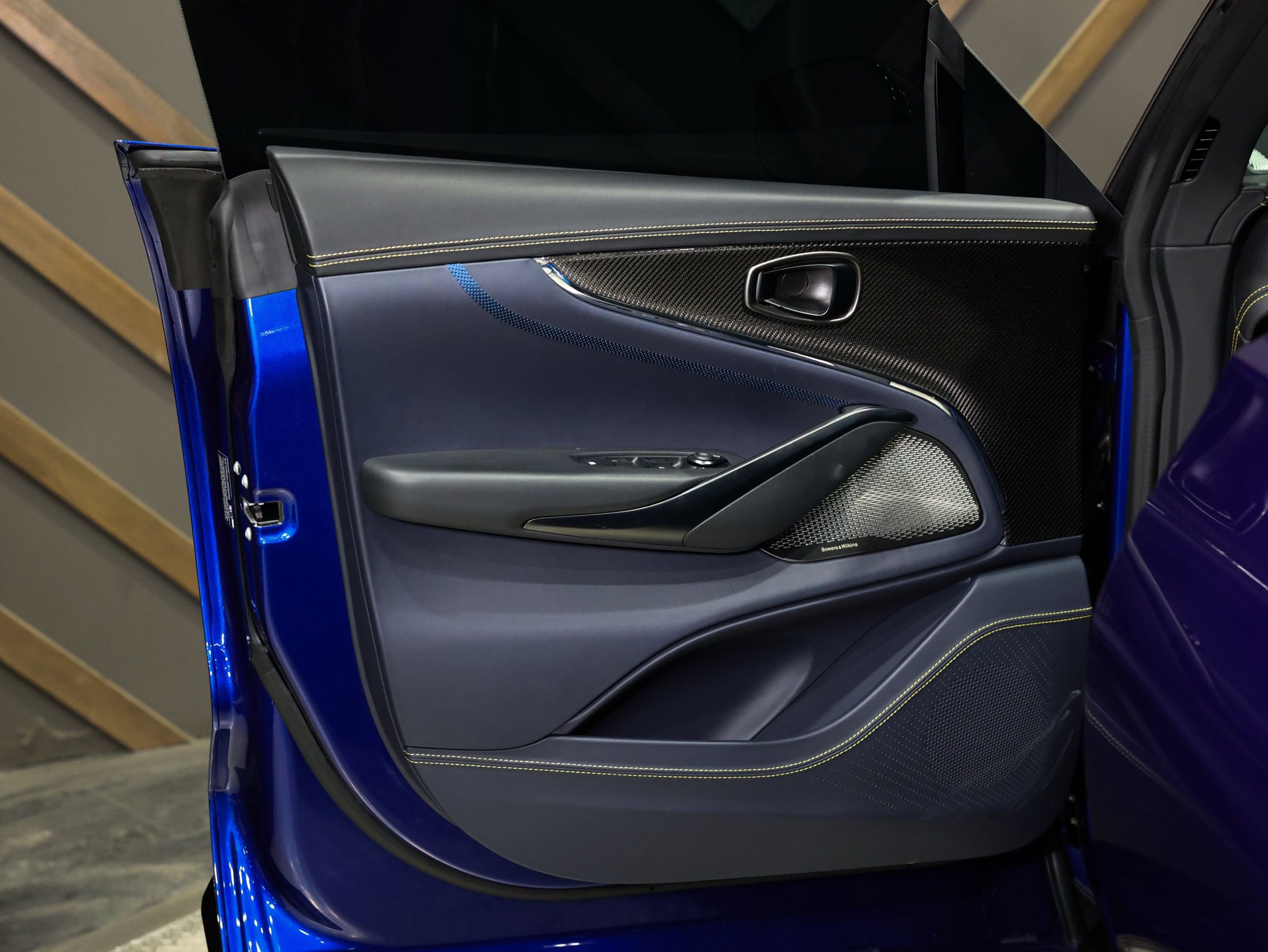 Used 2025 Aston Martin DBX 707 image 44