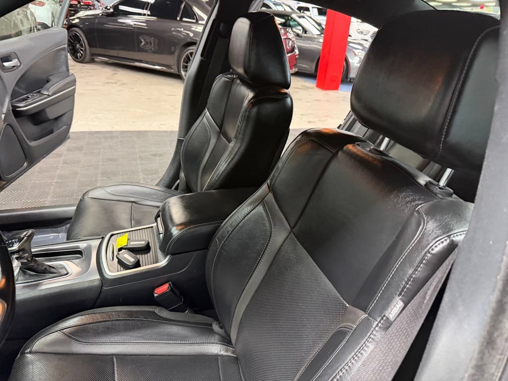 Used 2020 Dodge Charger SXT w/ Leather Interior Group RWD image 34