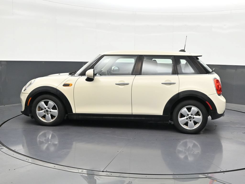 Used 2019 MINI Cooper 4-Door Hardtop w/ Signature Upholstery Package FWD image 2