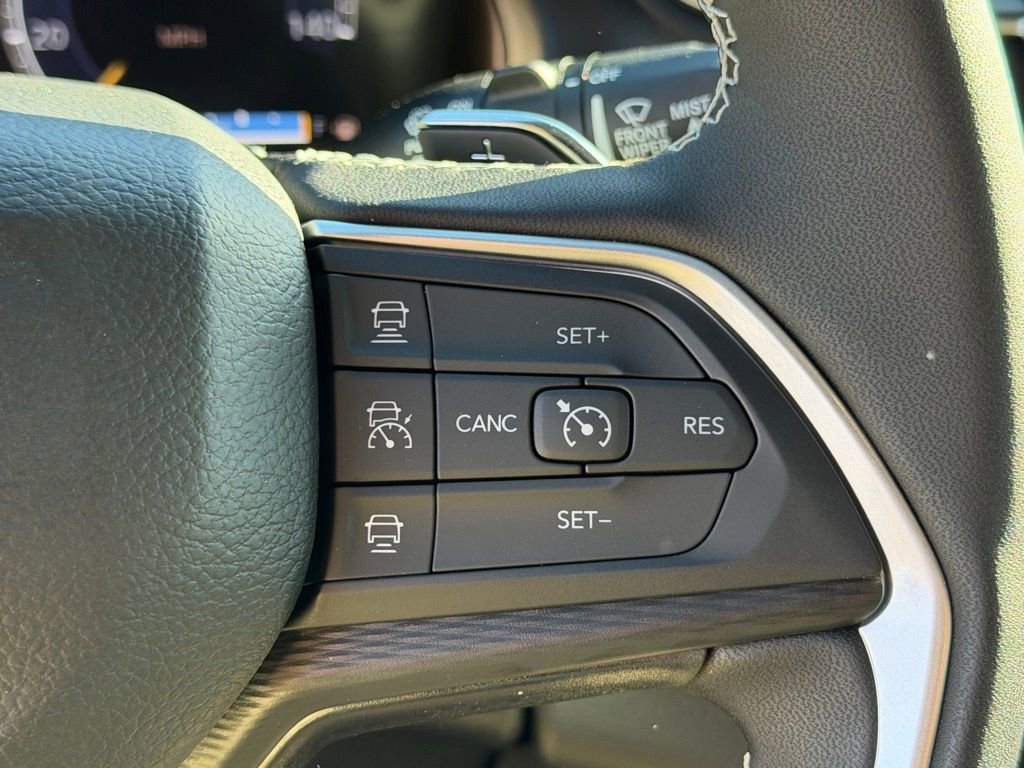 New 2025 Jeep Grand Cherokee L Laredo image 17